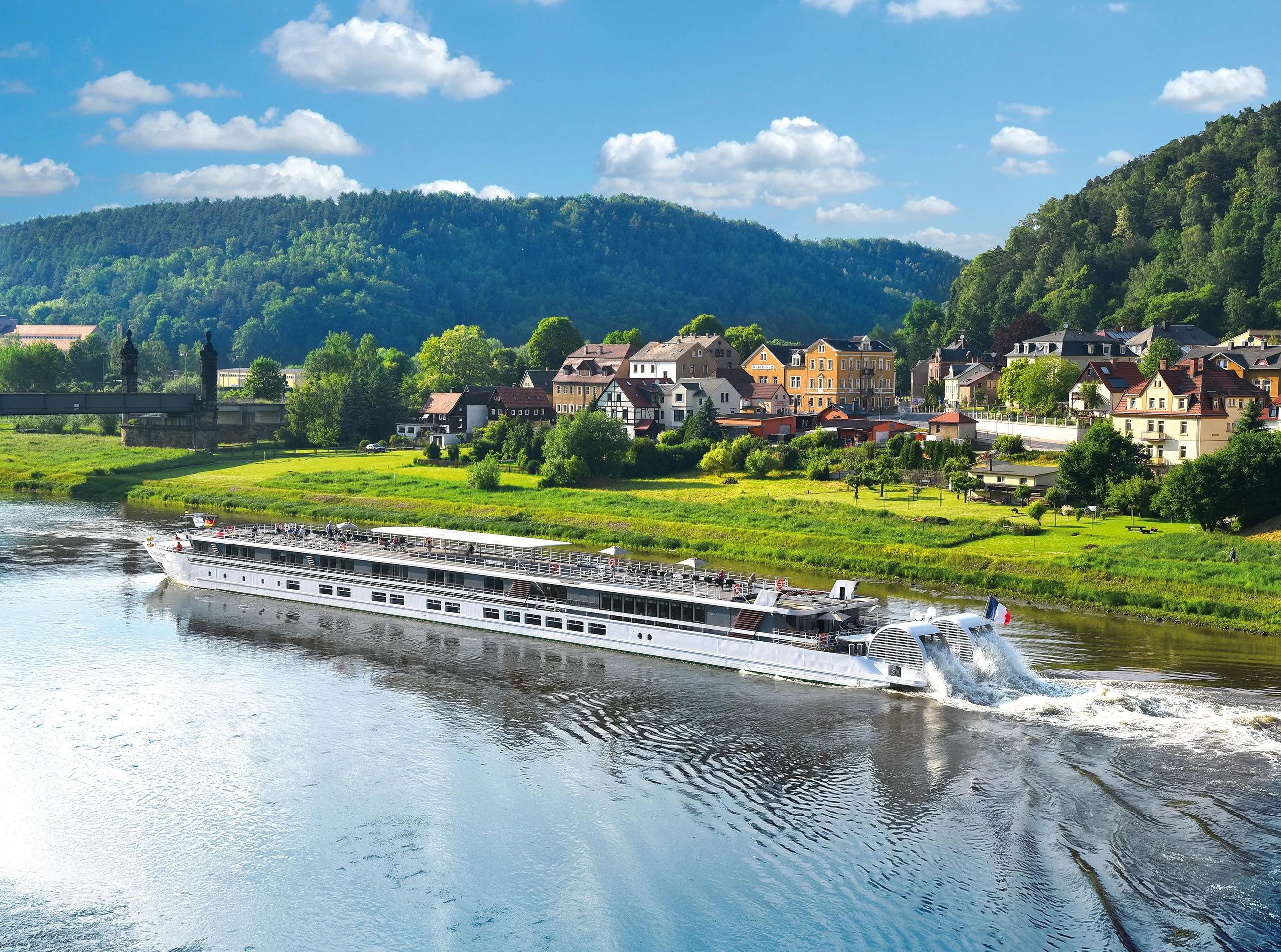 Descubra con CroisiEurope los más bellos ríos de Europa navegando a bordo de acogedores y confortables buques de crucero. (Foto: MS Elbe Princesse navegando por el río Elba) CRUCEROS FLUVIALES ELBA CRUCEROS FLUVIALES CROISIEUROPE CRUCEROS ALEMANIA CRUCEROS FRANCIA CRUCEROS SUIZA CRUCEROS AUSTRIA CRUCEROS DANUBIO CRUCEROS RHIN CRUCEROS ELBA CRUCEROS PRAGA CRUCEROS BERLIN